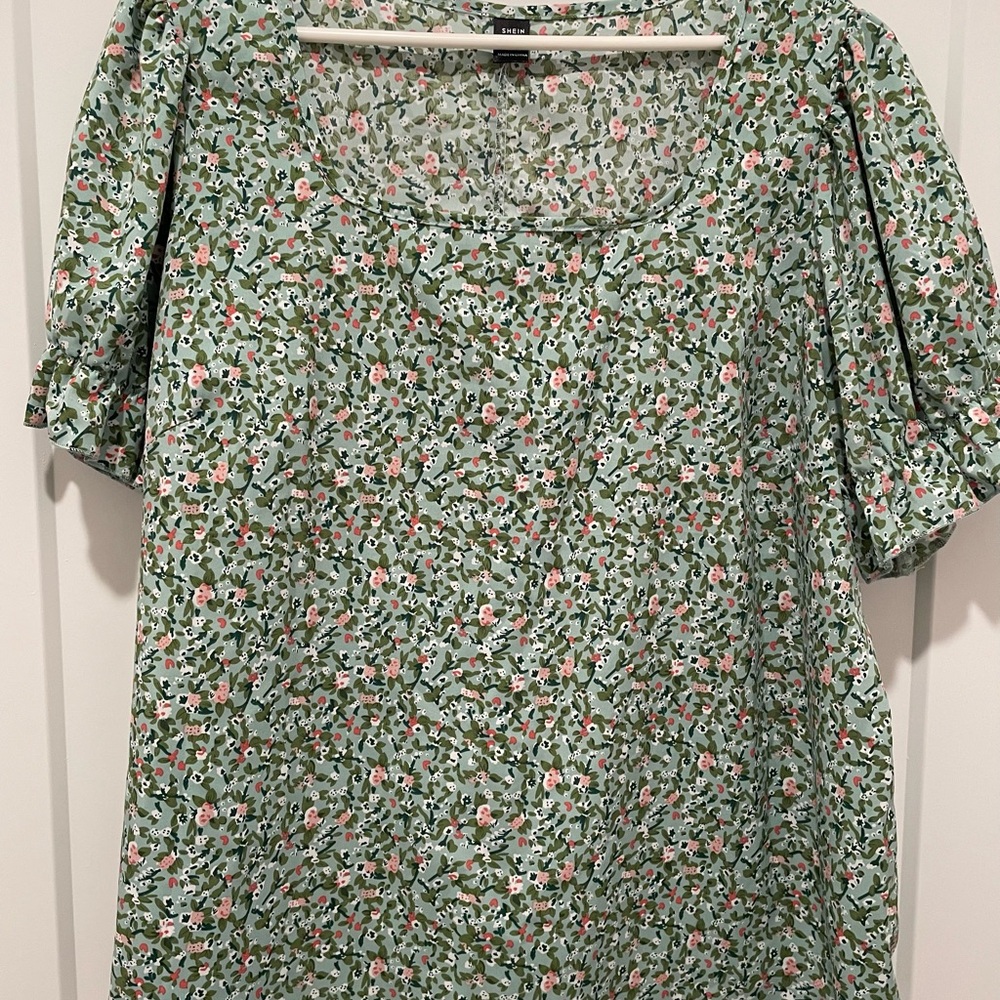 SHEIN Floral Green Women's Top